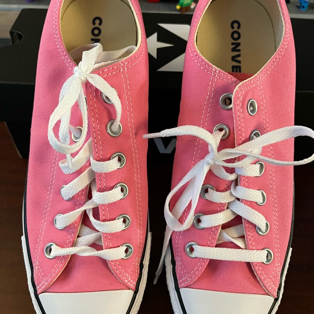 Converse new in box pink sneakers